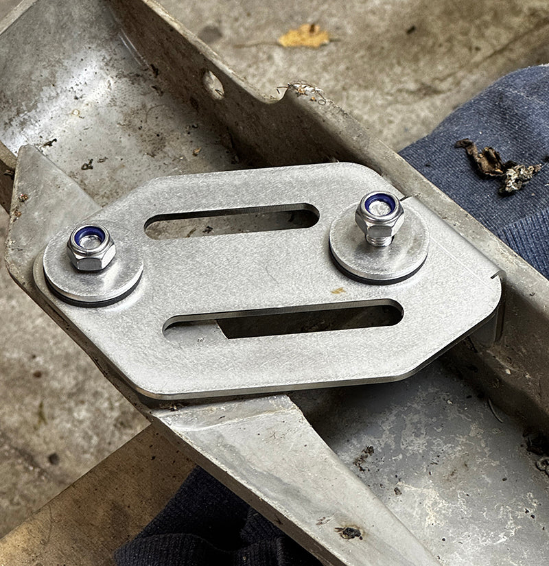 W201 Prefacelift 82-88/09 Rear bumper bracket pair