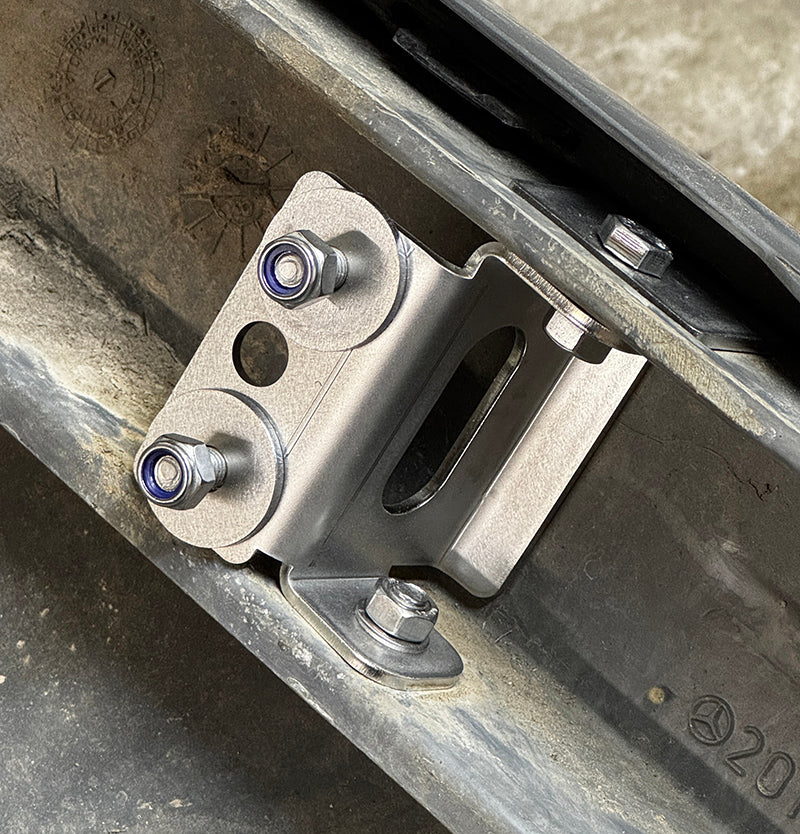 W201 Prefacelift 82-88/09 Front bumper bracket pair